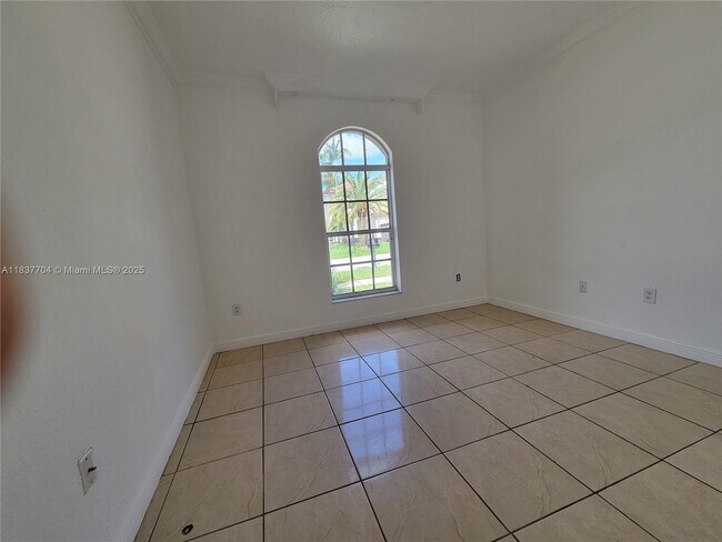 Building Photo - 4949 SW 134th Ave