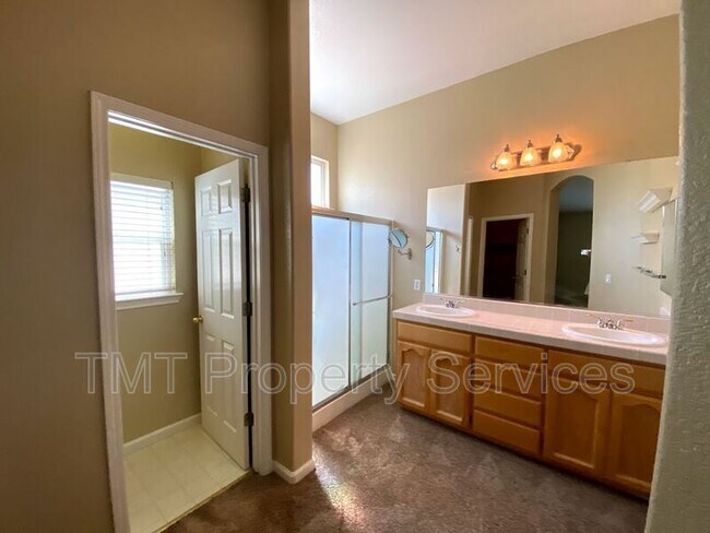 Building Photo - 8823 Ocean Breeze Ct