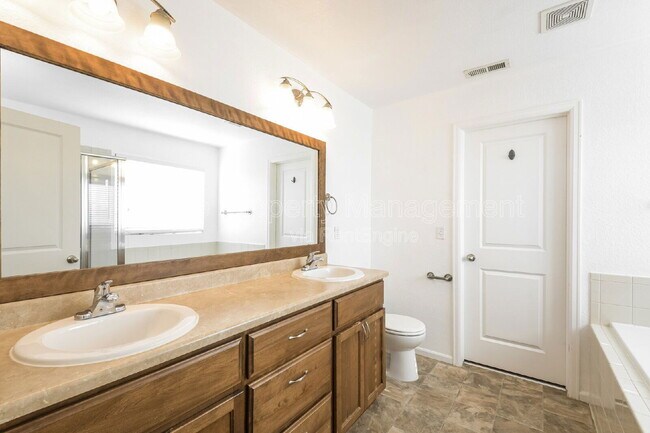 Building Photo - 510 Dukes Way