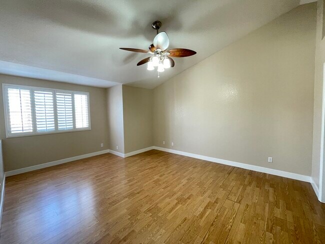 Building Photo - Carry Over Showing: This property has been...
