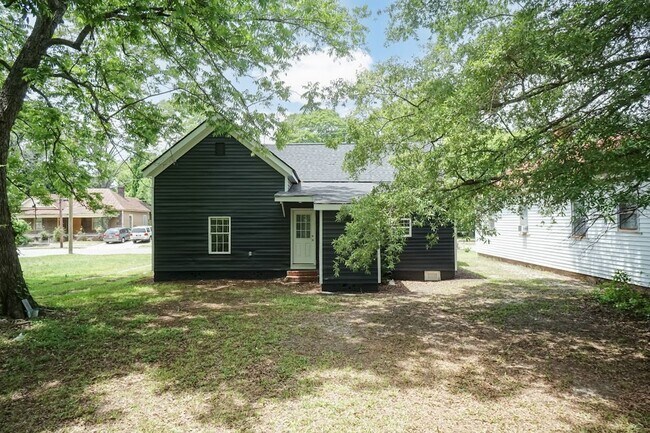 Building Photo - 823 Branch St