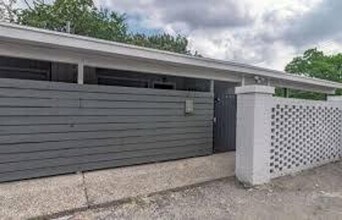 Building Photo - 1200 Mariposa Dr