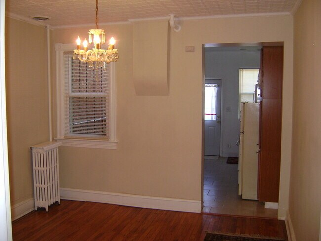 Building Photo - 246 Warren St NE