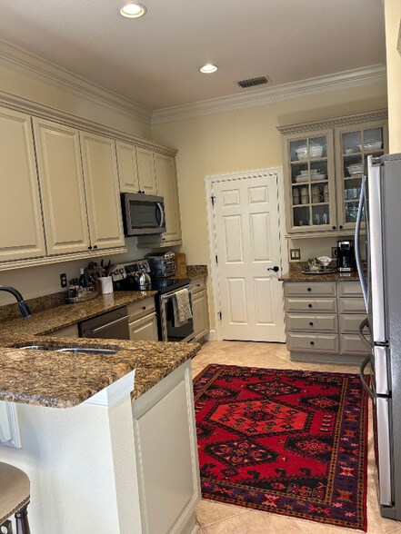 Building Photo - 20099 Seadale Ct