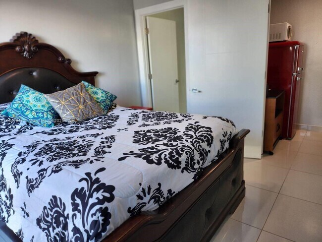 Building Photo - 26132 SW 136 Ct