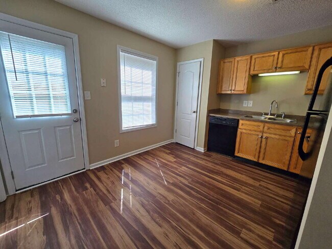 Building Photo - 541B PATRIOT PARK CT, CLARKSVILLE, TN 37042