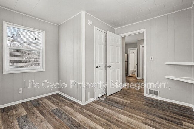 Building Photo - 507 Eastern Ave NE