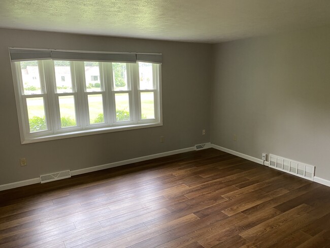 living room - 6517 Lake O Springs Ave NW