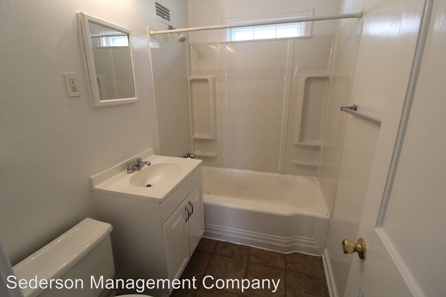 Building Photo - 4409 S Parkway Dr