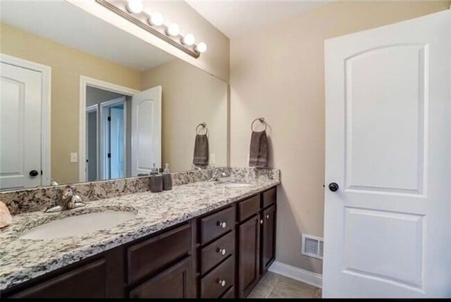 Building Photo - 8914 Red Hawk Ct