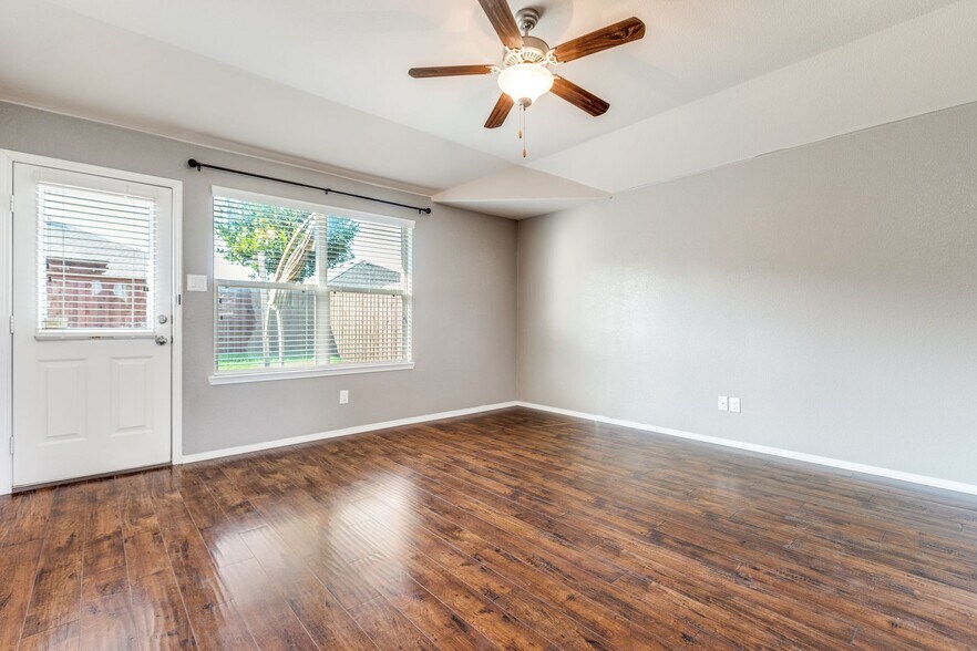 Building Photo - 12620 Waterslide Way