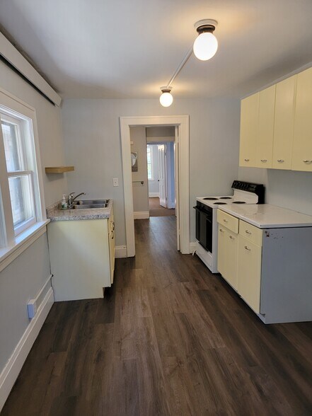 Kitchen - 117 2nd St N