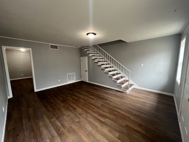 Building Photo - 435 30th Pl