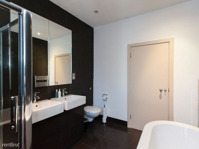 Building Photo - 888 Brickell Key Dr
