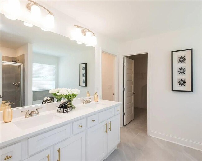 Building Photo - 7313 Yewtree Dr