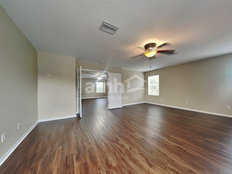 Building Photo - 11114 Golden Silence Dr