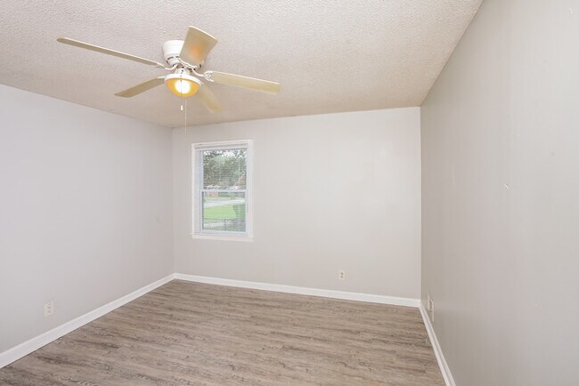 Building Photo - 1745 Bywood Dr