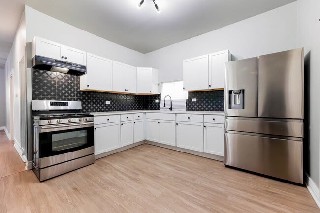 Building Photo - 7917 S Ellis Ave