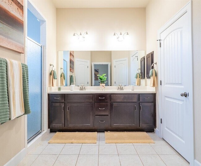 Building Photo - 5605 Roosevelt Ave