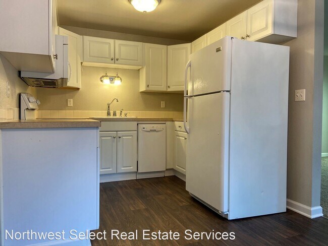 Building Photo - 420 E Sunset Way