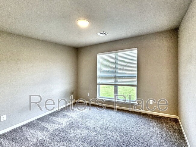 Building Photo - 13927 S Ironwood Pl