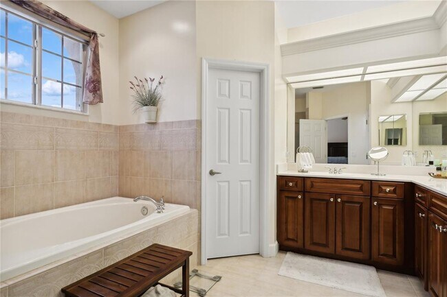 Building Photo - 6319 Vista Verde Dr W