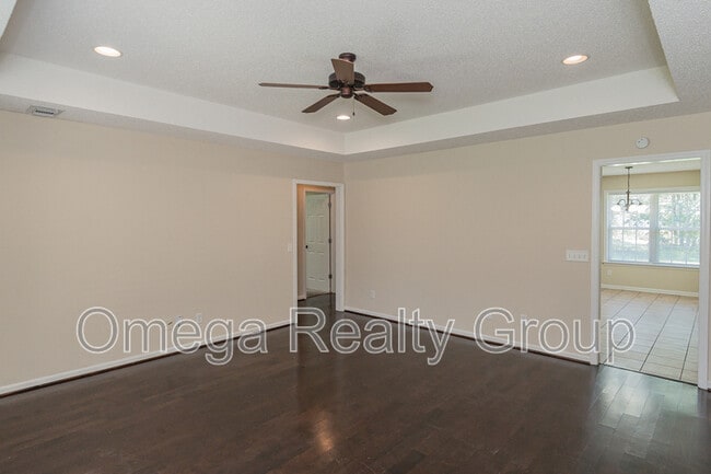 Building Photo - 13865 Roanoke Dr