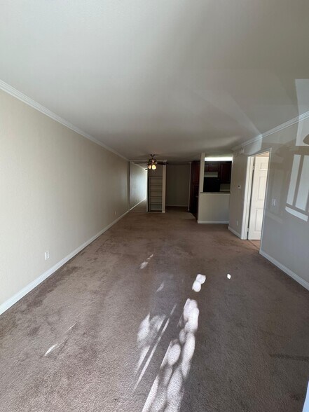 Building Photo - 5510 Owensmouth Ave