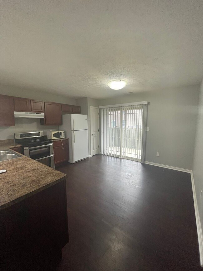 Building Photo - Three Bedroom Single Family Home - Great N...