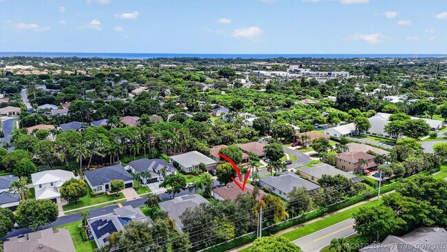 Building Photo - 10 Lake Eden Dr