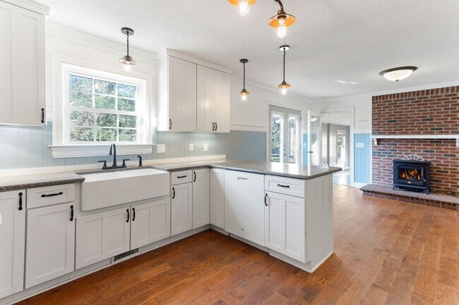 Building Photo - Beautiful 4 Bed 3.5 Bath Home on 20 Acres