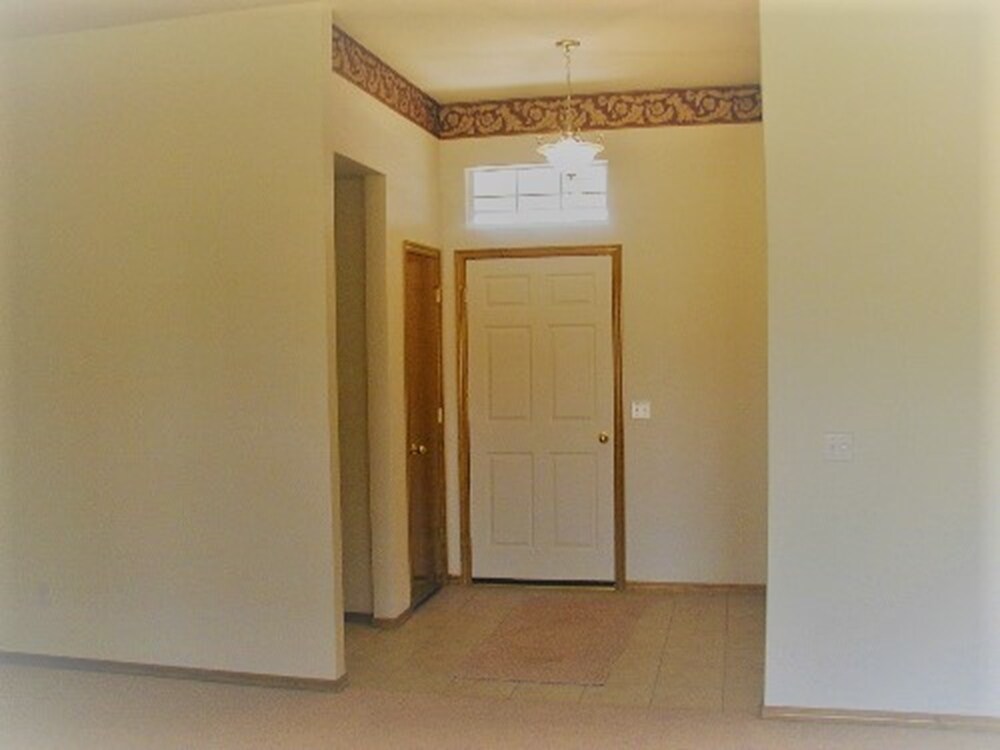 Building Photo - 715 E Elder Ln