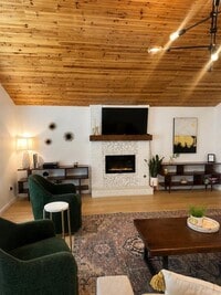 Building Photo - 1705 Cricket Hollow Dr