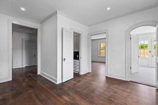 Building Photo - Perry St LHP