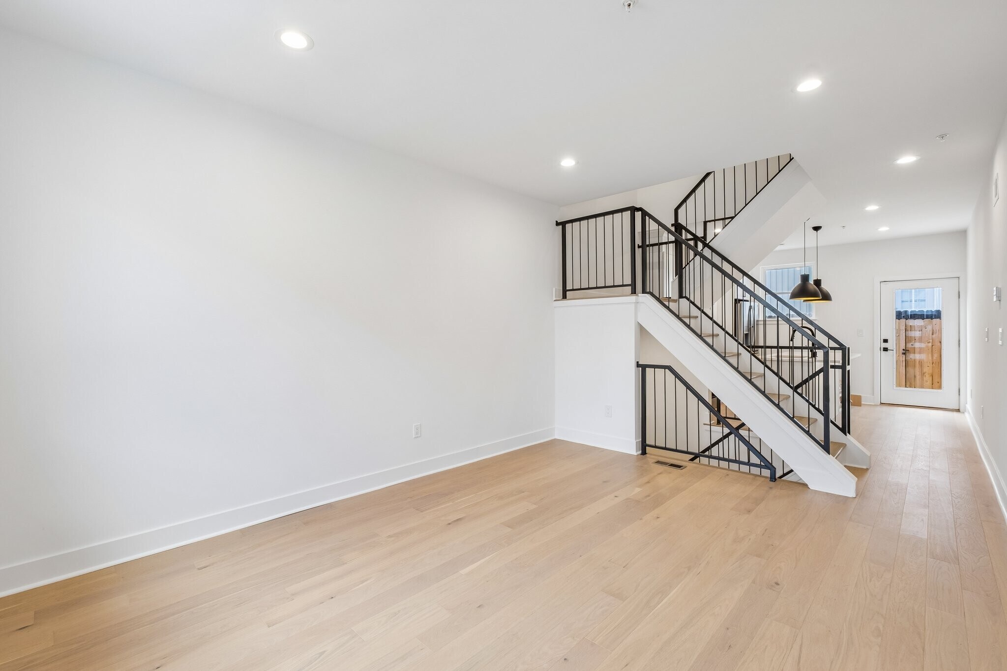 Building Photo - 1518 N Darien St