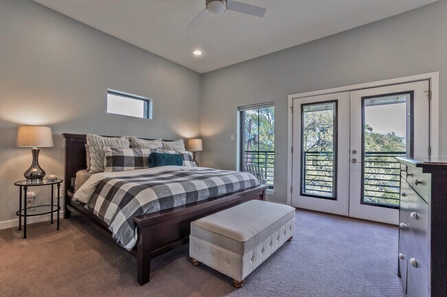Building Photo - Stylish 2BR/2.5BA Townhome in Prime East Dallas – Attached Garage, Unbeatable Location