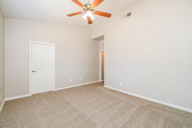 Building Photo - 1103 W Vineyard Rd