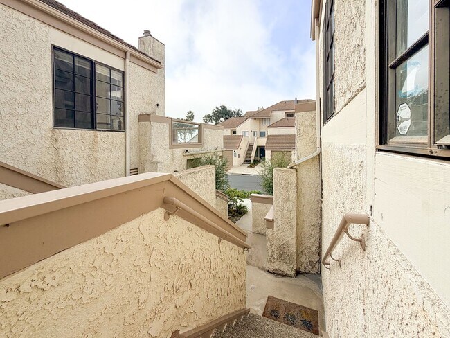 Building Photo - 407 Shoreview Dr