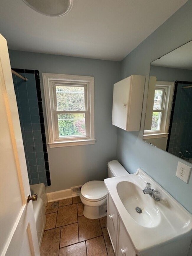 Building Photo - Beautiful 3 Bedroom/2 Bath Home in Convers...