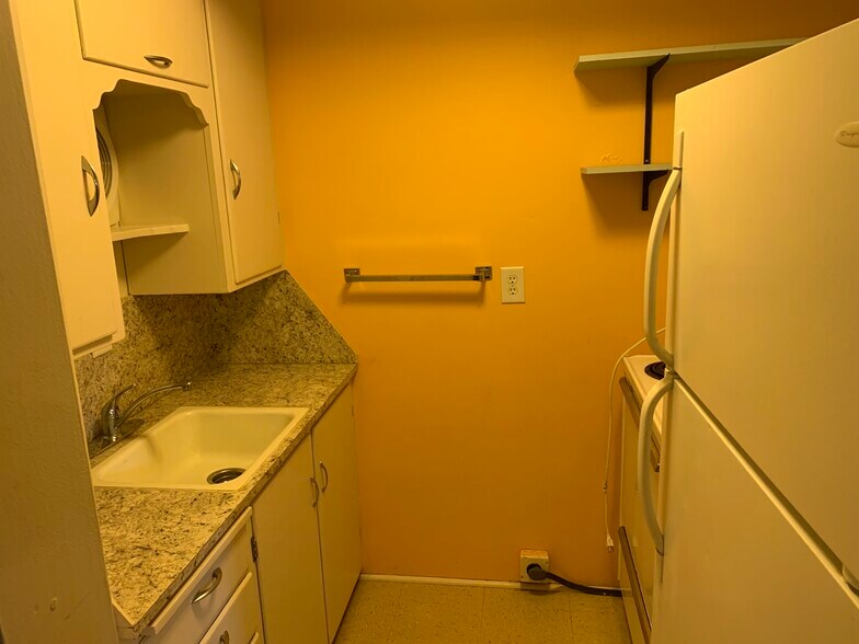 Building Photo - 1210 Foyer Ave