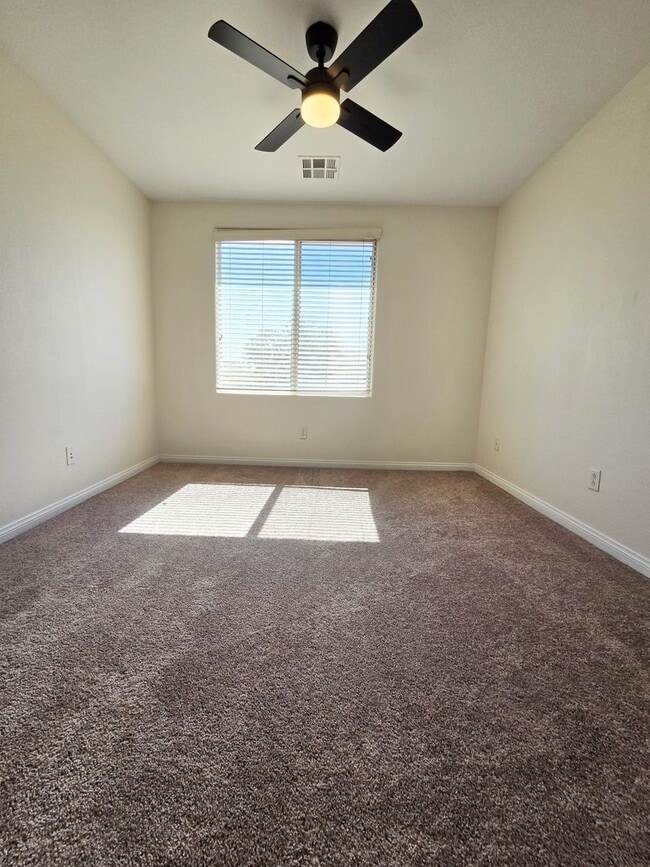 Building Photo - Spacious 4 Bed Home with Loft & 3-Car Garage