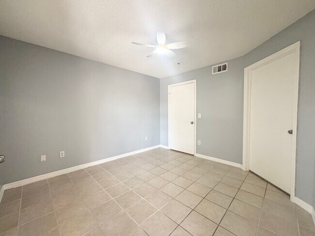 Building Photo - 2216 Grand Cayman Ct