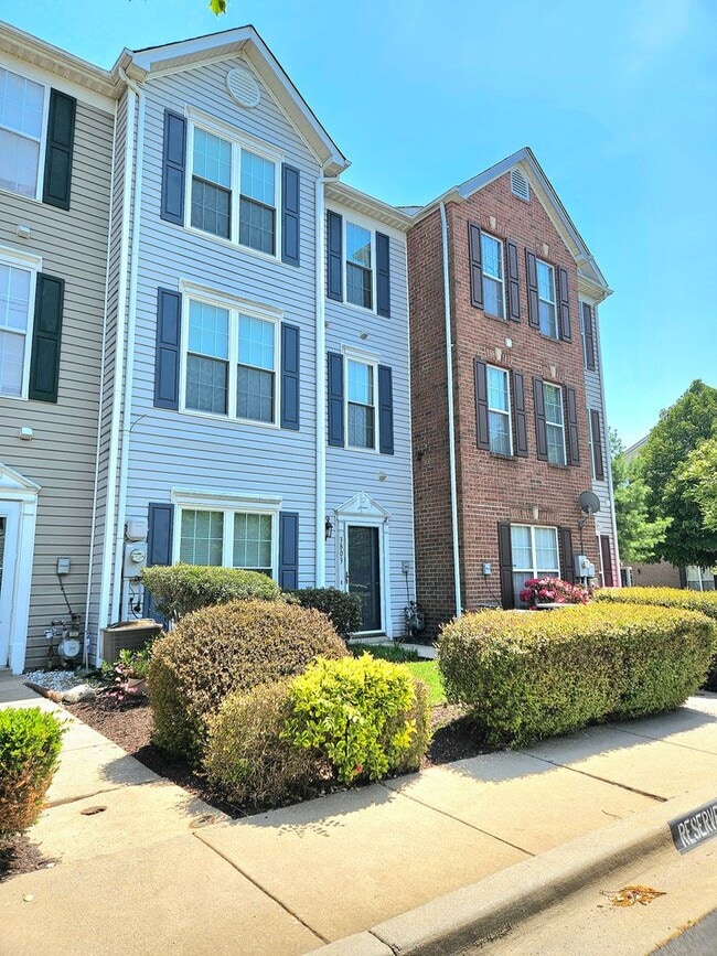 Primary Photo - Beautiful 3 BR 2.5 BA Townhome Near Bowie ...