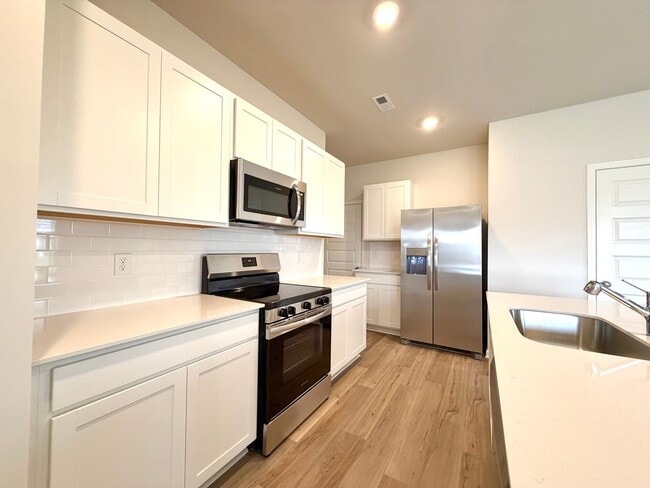 Building Photo - 900 Moray Ln