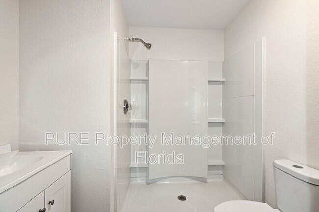 Building Photo - 11330 NE 66th Ln