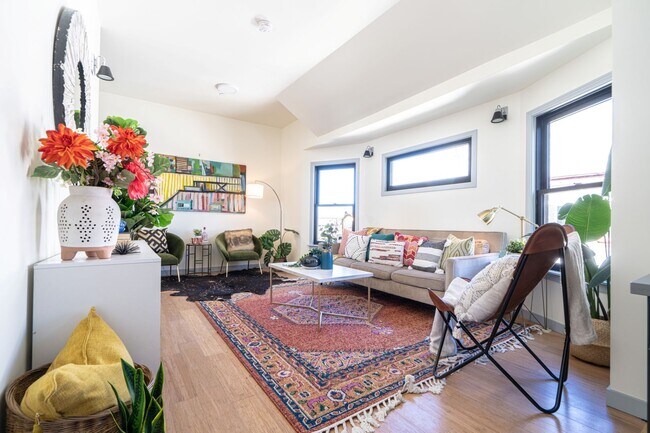 Building Photo - Please call Shami at (415) 225-2543 to sch...