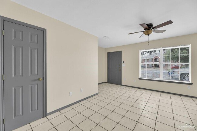 Building Photo - 610 N Broadway St