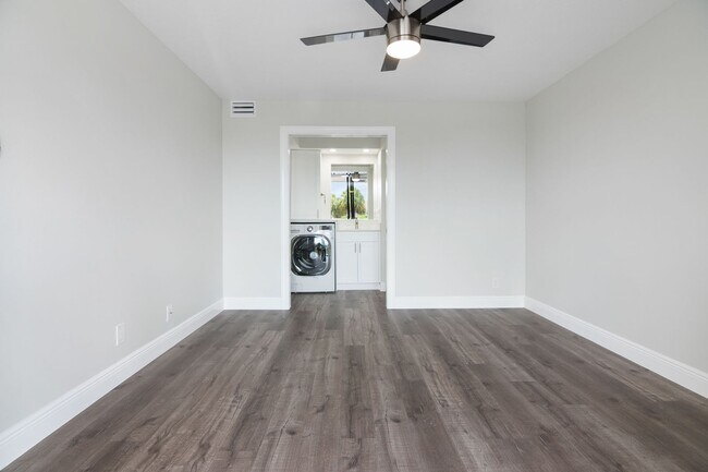 Building Photo - ONE BEDROOM ONE BATHROOM! WATERFRONT COMMUNITY! WITH W/D!!