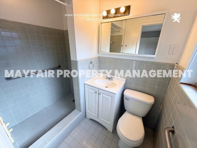Building Photo - 1204 Chateau Park Dr