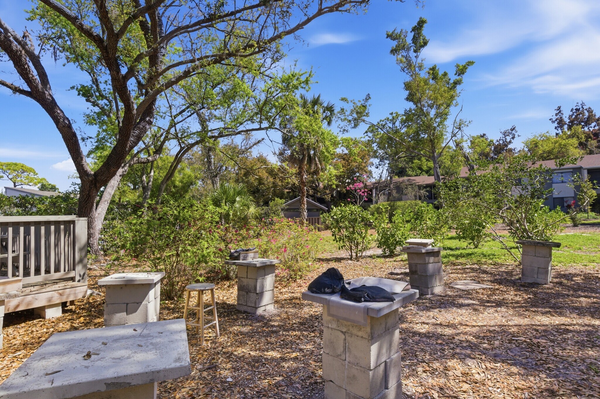 Building Photo - 1628 Clower Creek Dr